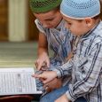 Müslüman ebeveynler olarak hem kendimiz hem de çocuklarımız için Kur’an-ı Kerim’e gerekli hürmeti gösteriyor ve öğrenmek için çabalıyor muyuz? Kuran ikliminde yetişen bir nesil için üzerimize düşen vazifeler neler ve […]